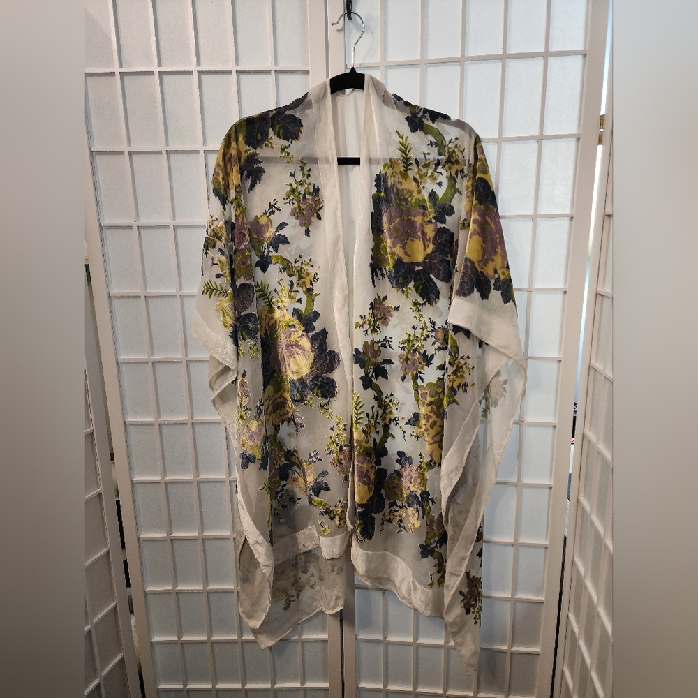 Renee's NYC Accessories floral velvet kimono cape